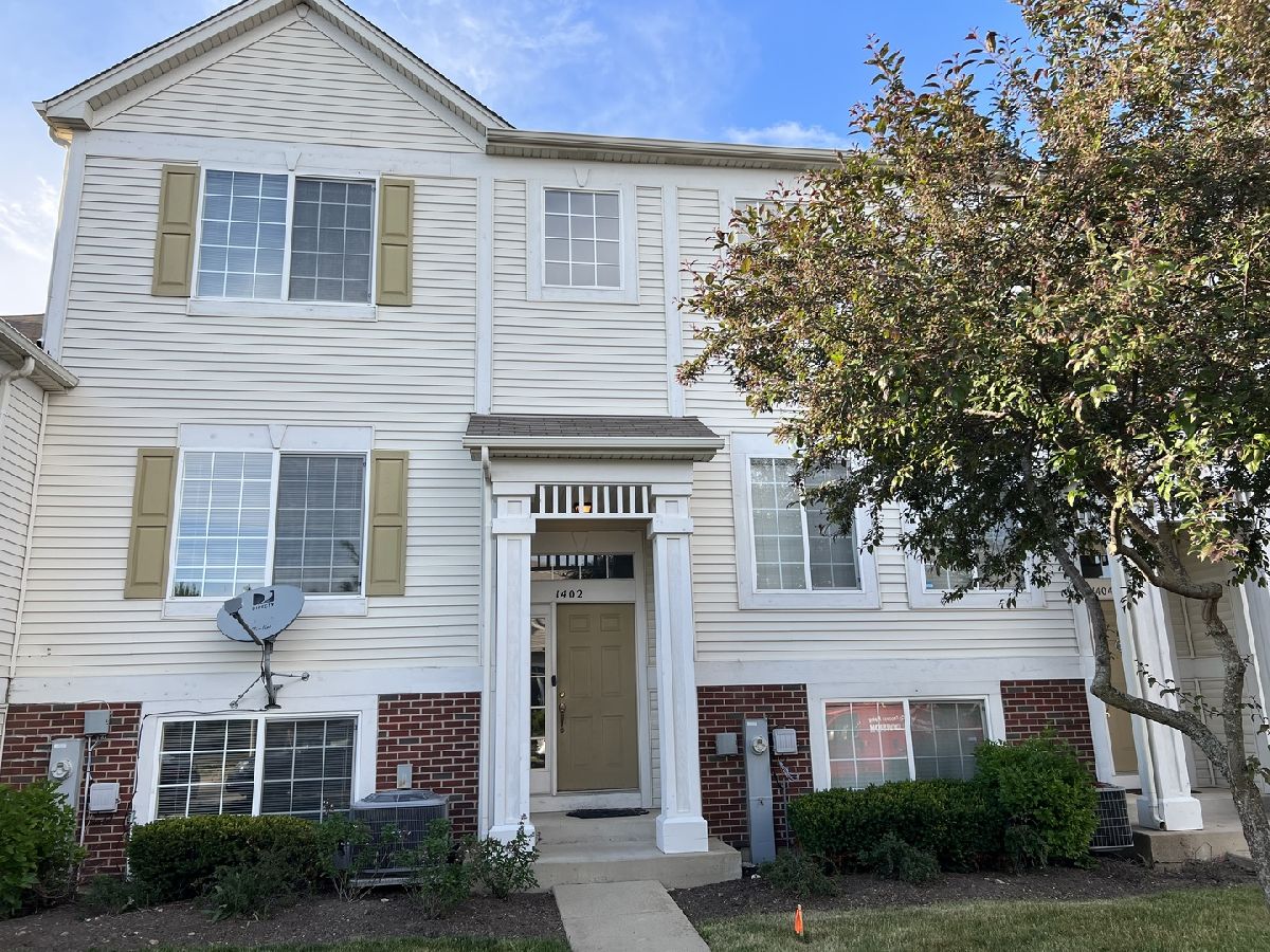 Townhomes & Homes Rented Fieldstone Place Montgomery Illinois, 1402 Manning