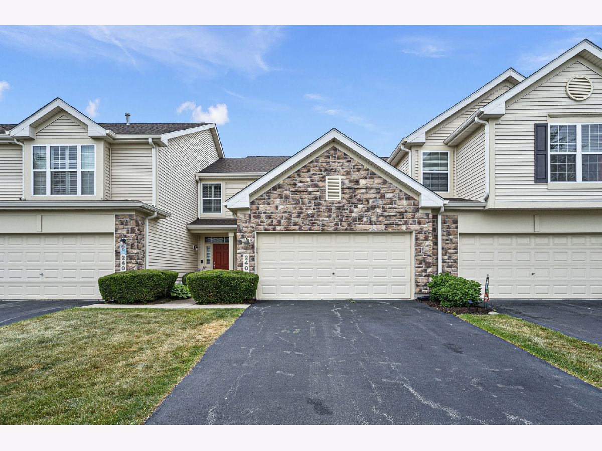 Townhomes & Homes Sold Georgetown Commons Aurora Illinois, 2408 Georgetown
