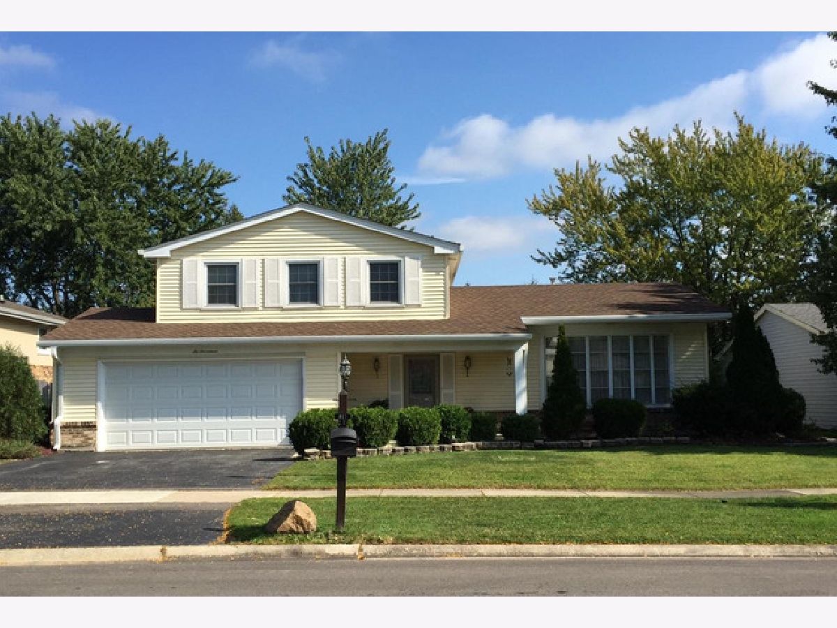 Homes Rented Oakwood Westmont Illinois, 617 Newport