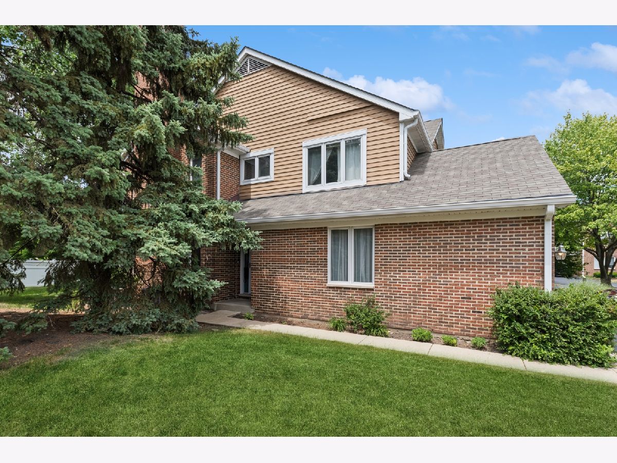 Townhomes & Condos & Homes Sold Arlington On The Ponds Arlington Heights Illinois, 1602 Clayton