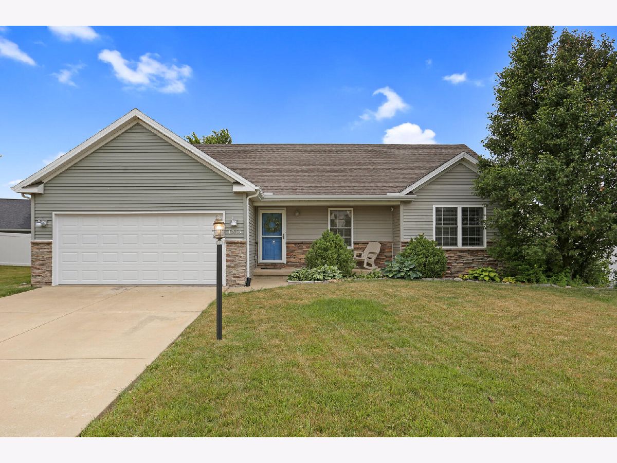 Homes & Condos & Townhomes Sold Hunters Ridge Mahomet Illinois, 1713 Hunters Ridge