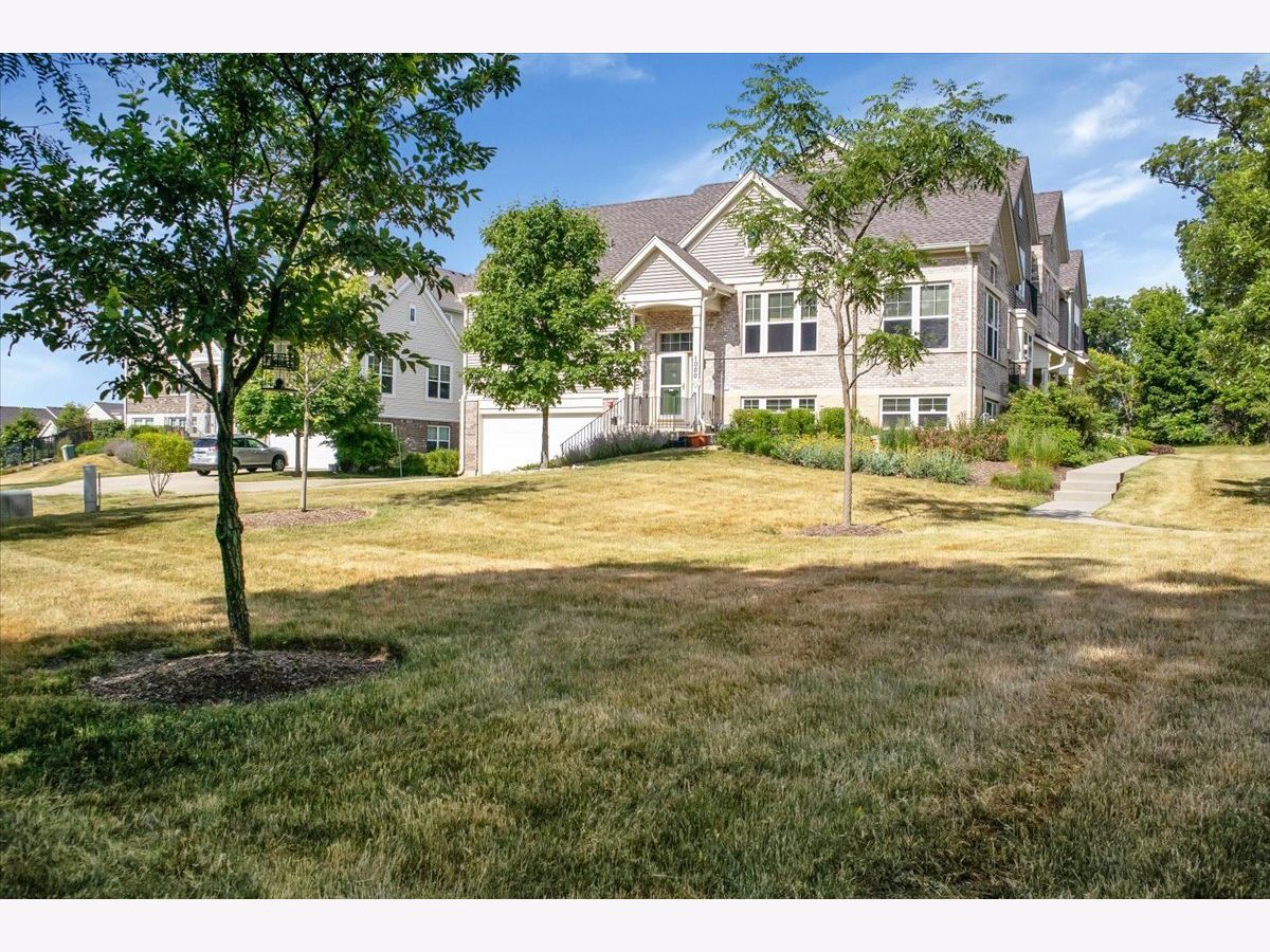 Townhomes Sold Villas Of Cambridge Streamwood Illinois, 1000 Tuscany