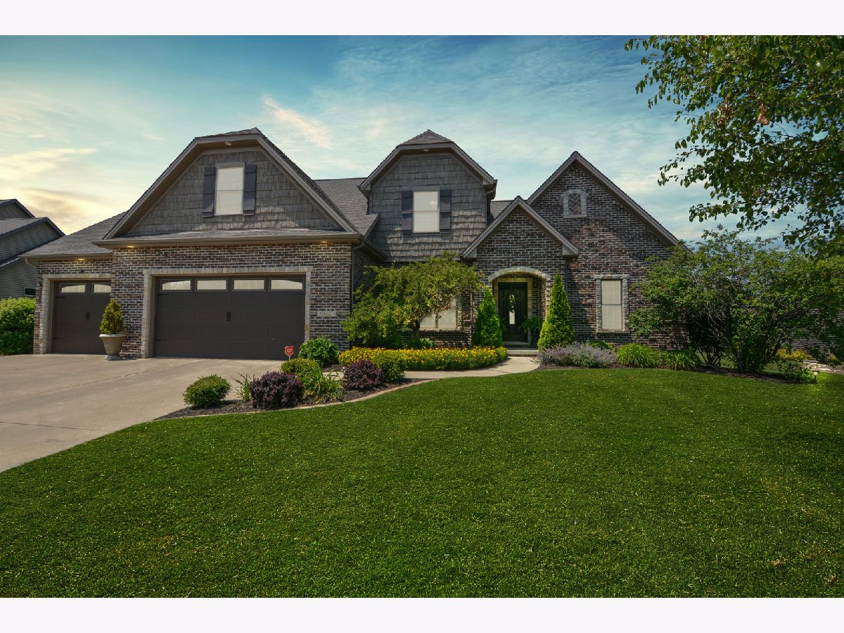 Homes & Condos & Townhomes Sold Royal Links Bloomington Illinois, 2810 Alana