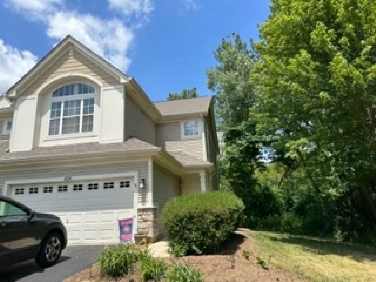 Townhomes Rented Woodland Lakes Aurora Illinois, 426 Vaughn