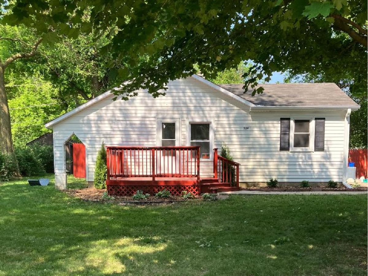 Homes Sold Sampson Sex Lakemoor Illinois, 524 Pine Grove