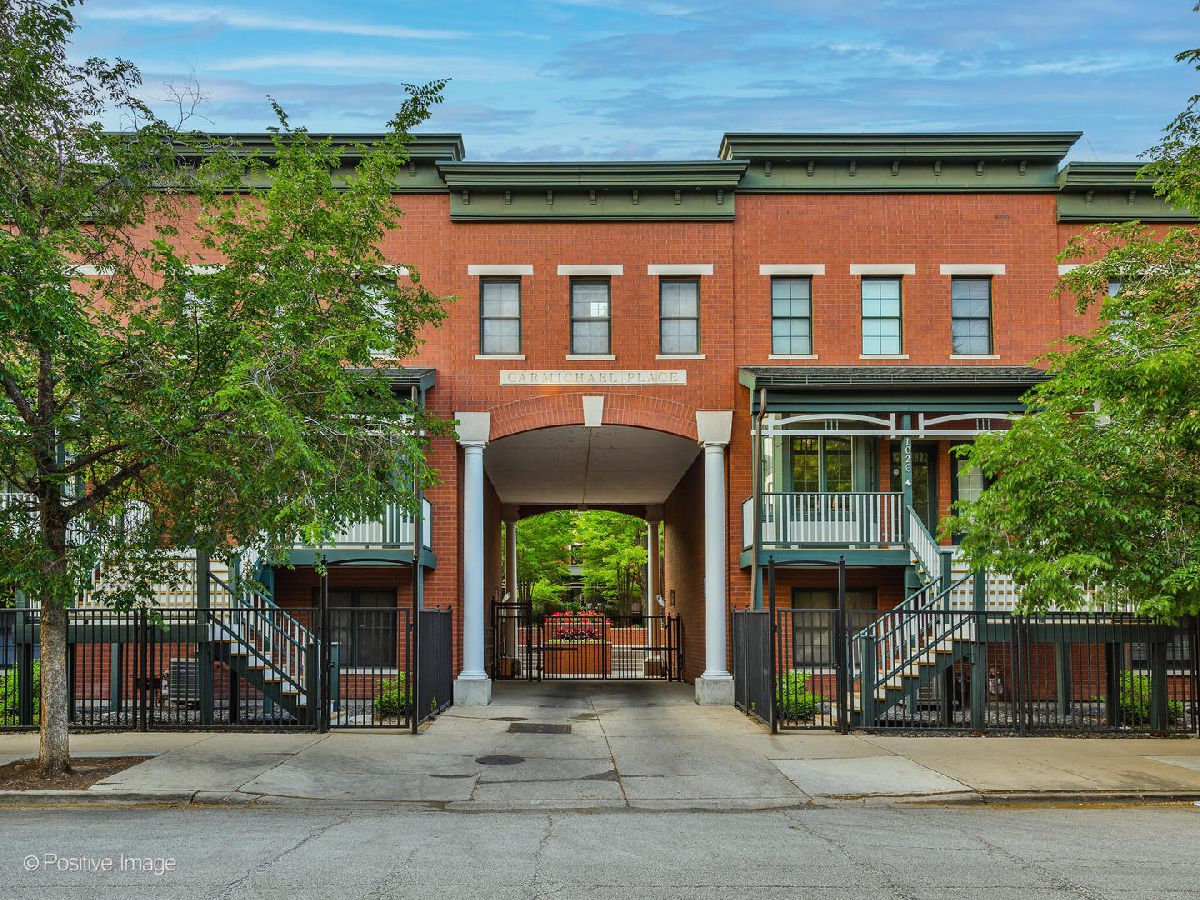 Townhomes Sold Carmichael Place Chicago Illinois, 1038 Monroe