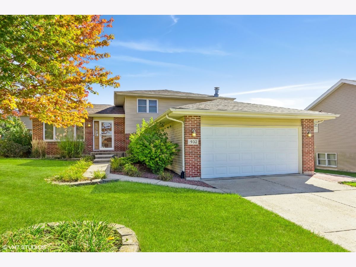 Homes & Condos & Townhomes Sold Whispering Meadows Crest Hill Illinois, 1932 Connie