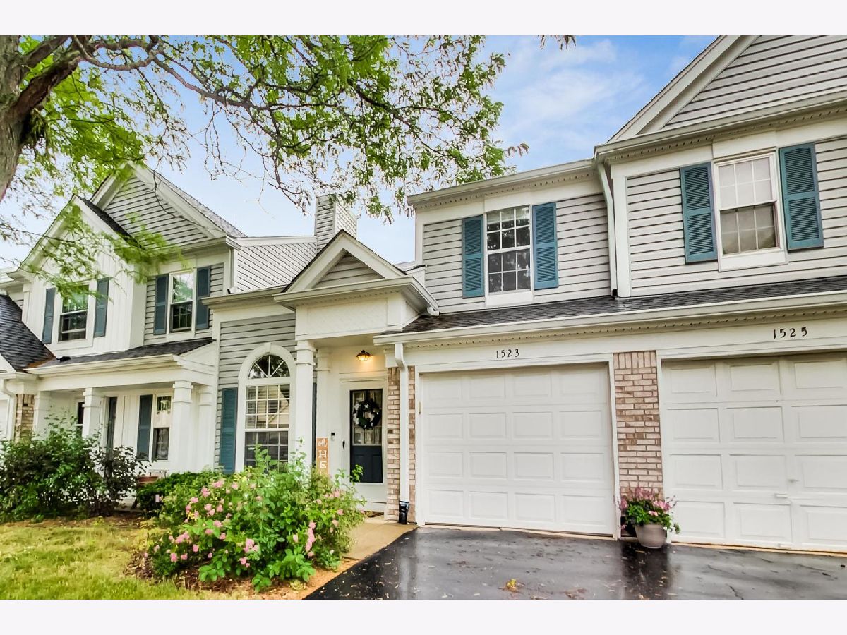 Townhomes Sold Orchard Gate Westmont Illinois, 1523 Apple Grove