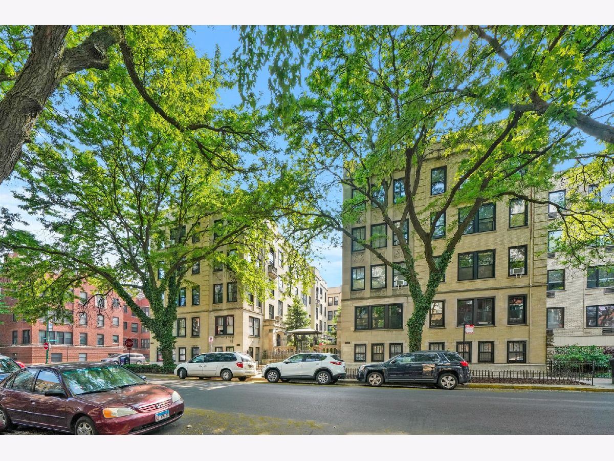 Condos & Townhomes Sold Pine Grove Court Chicago Illinois, 604 Addison