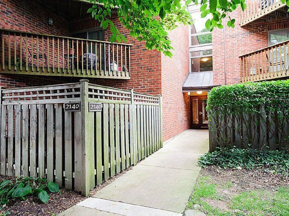 Condos & Townhomes Rented Oz Park Gardens Chicago Illinois, 2140 Lincoln