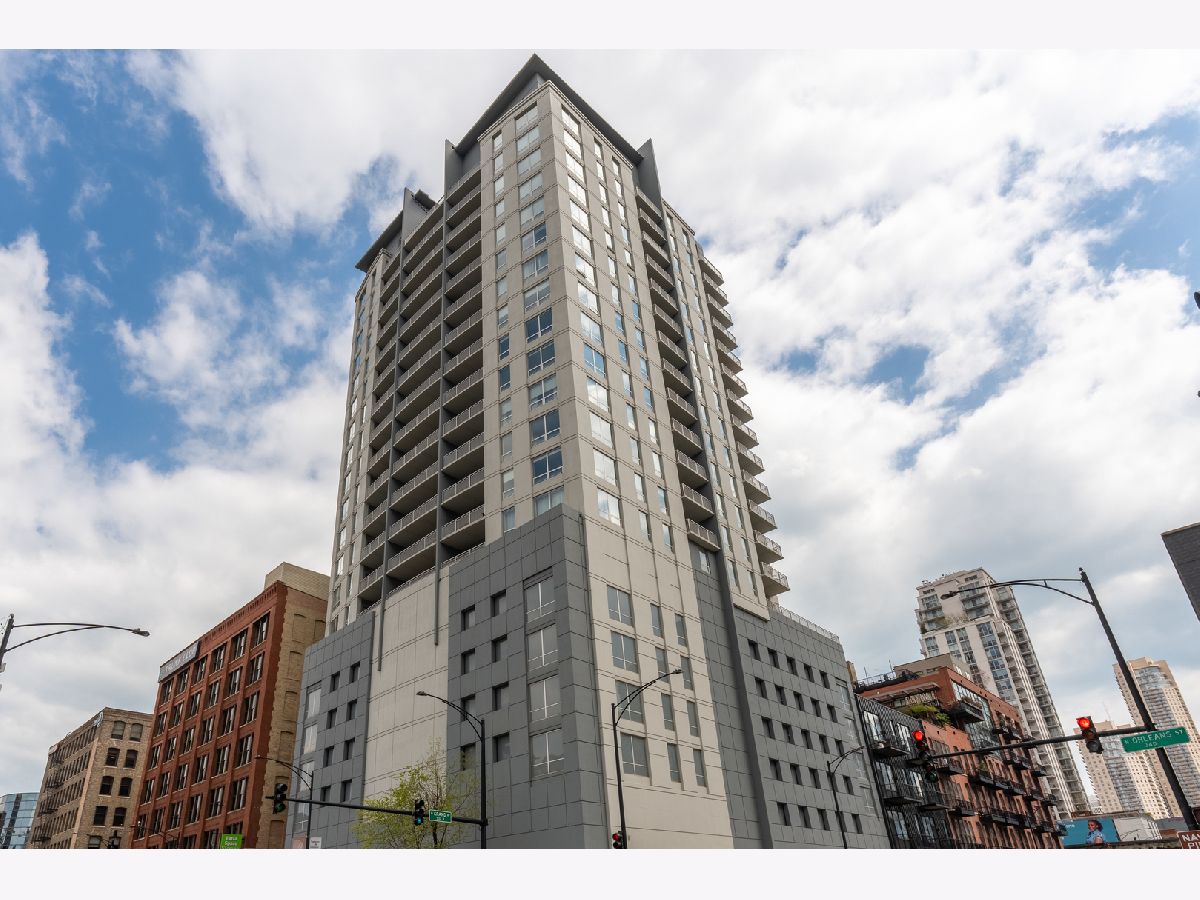 Condominiums Rented Grand Orleans Chicago Illinois, 330 Grand