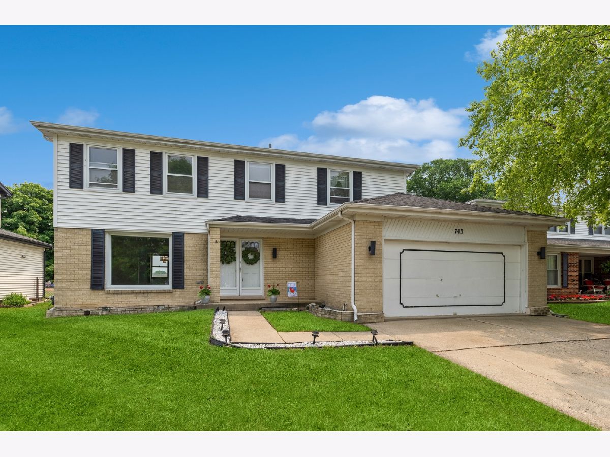 Homes & Condos & Townhomes Sold Kingsport Village Wheeling Illinois, 743 Longtree