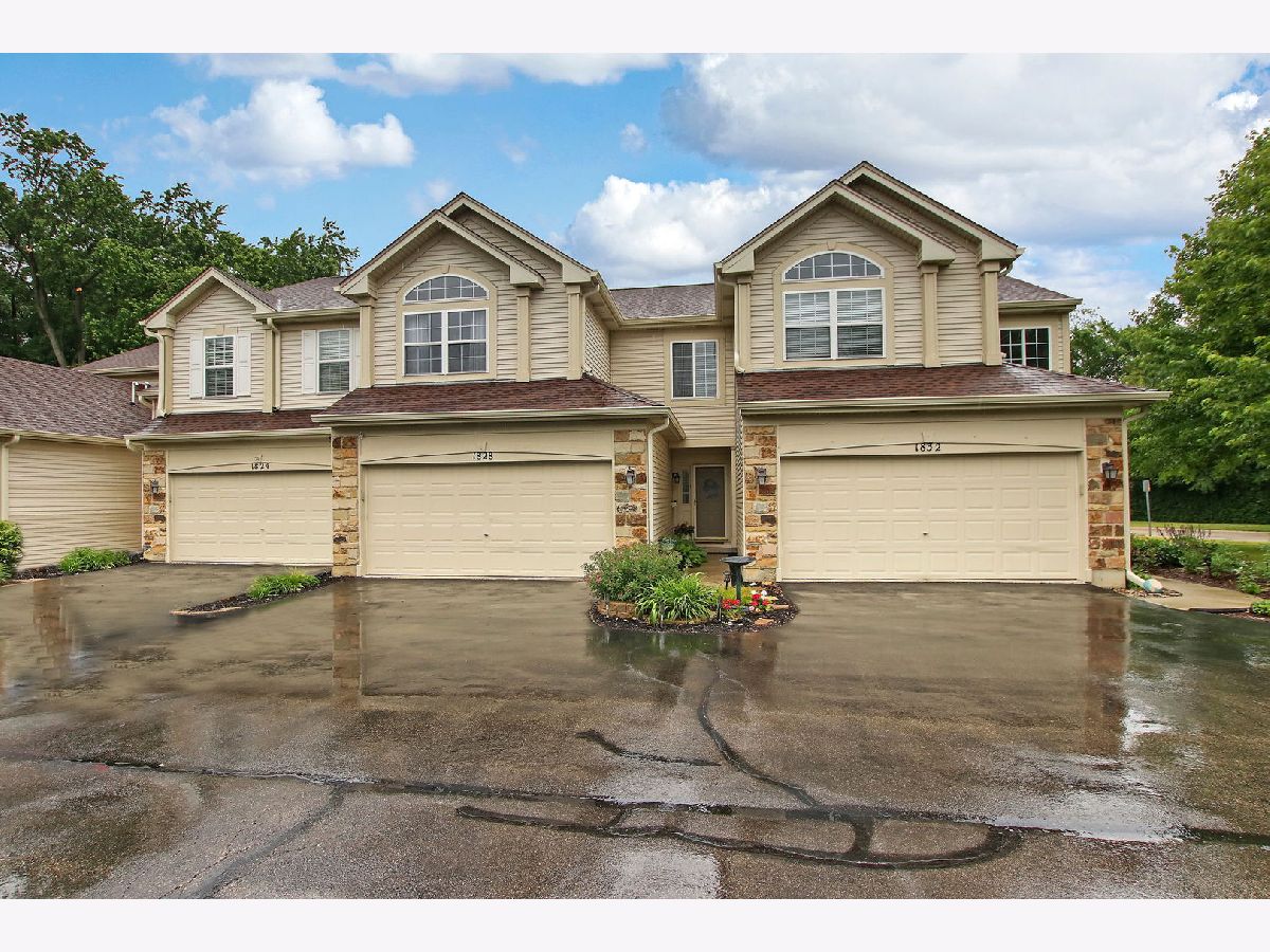 Townhomes Sold Maplewood Court Grayslake Illinois, 1828 Maplewood