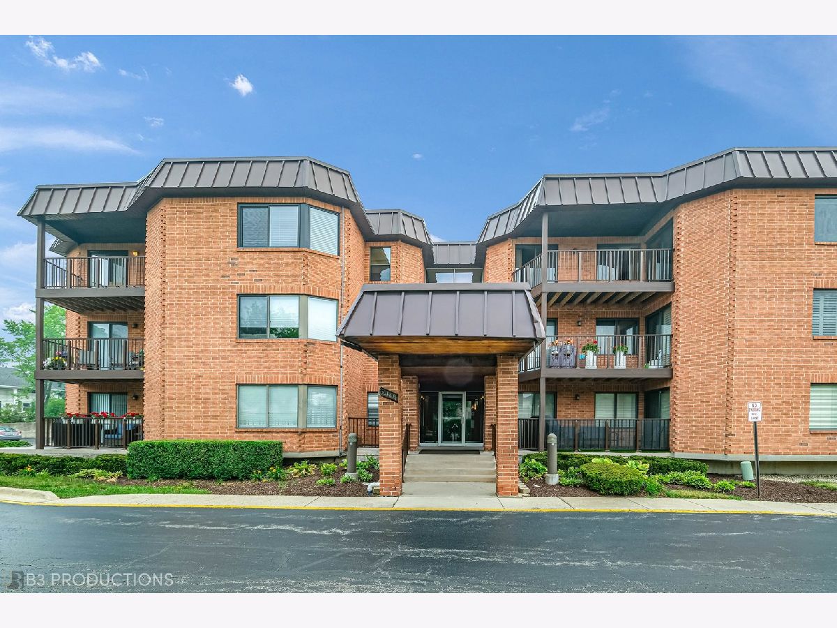 Condos & Townhomes Sold The Lawns Phase 2 Willowbrook Illinois, 6401 Clarendon Hills