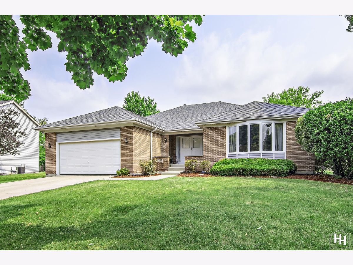 Homes Sold Sterling Estates Crystal Lake Illinois, 1157 Dovercliff