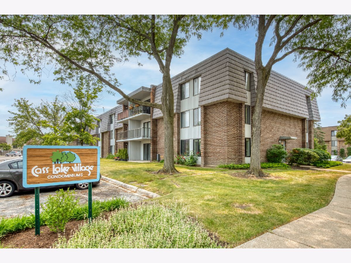 Condominiums Sold Cass Lake Village Westmont Illinois, 924 Lake