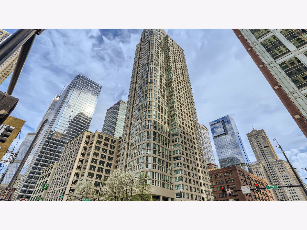 Condominiums Rented The Sterling Chicago Illinois, 345 La Salle