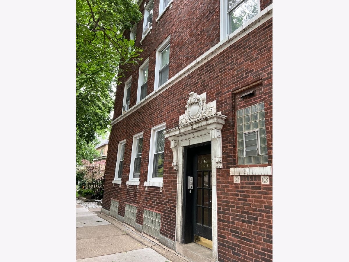 Condominiums & Homes Rented Ravenswood Square Chicago Illinois, 2004 Giddings