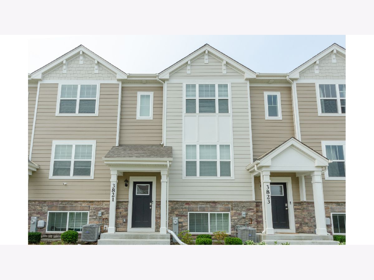 Homes & Townhomes Rented Tall Oaks Elgin Illinois, 3821 Honeysuckle