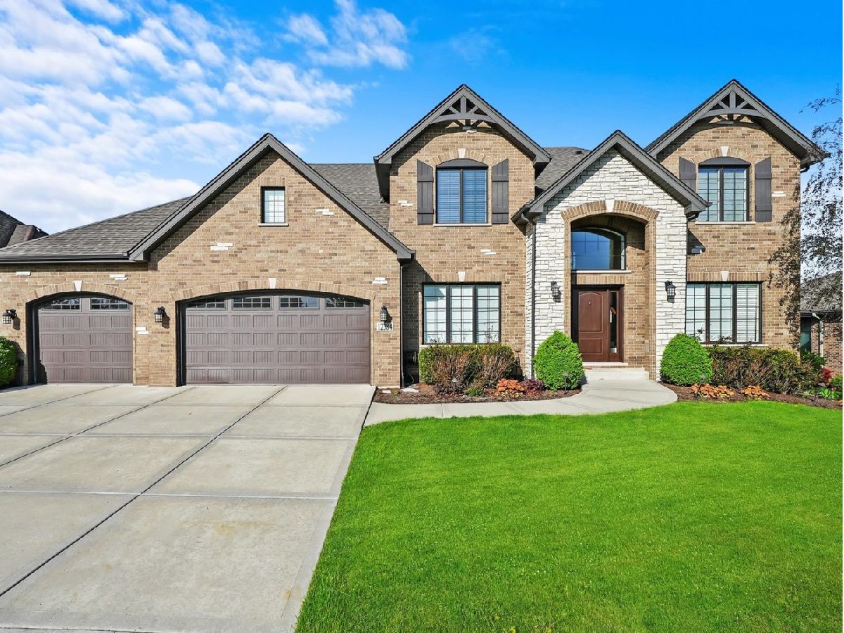 Homes & Condos & Townhomes Sold Briarcliffe Estates Lemont Illinois, 12384 Thornberry