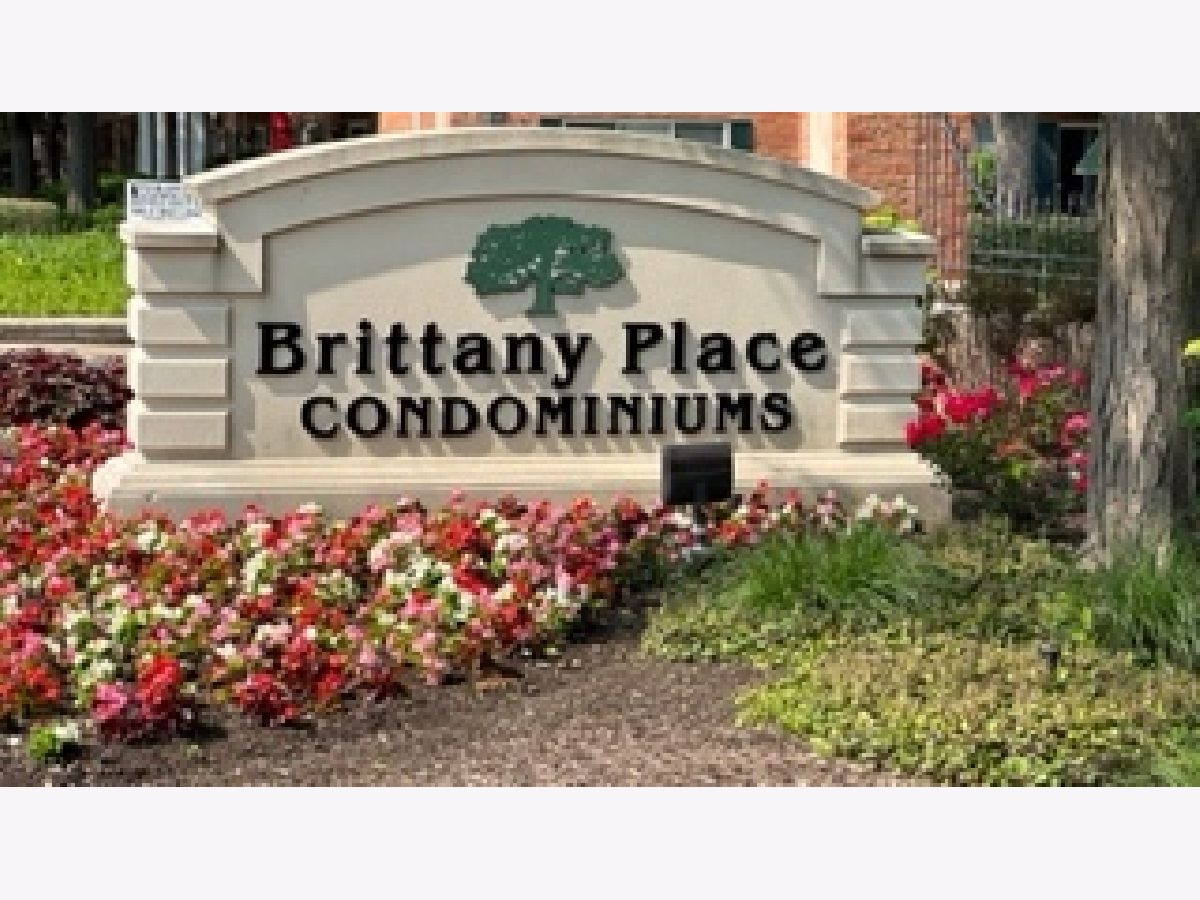 Condominiums & Homes Sold Brittany Place Arlington Heights Illinois, 2411 Goebbert