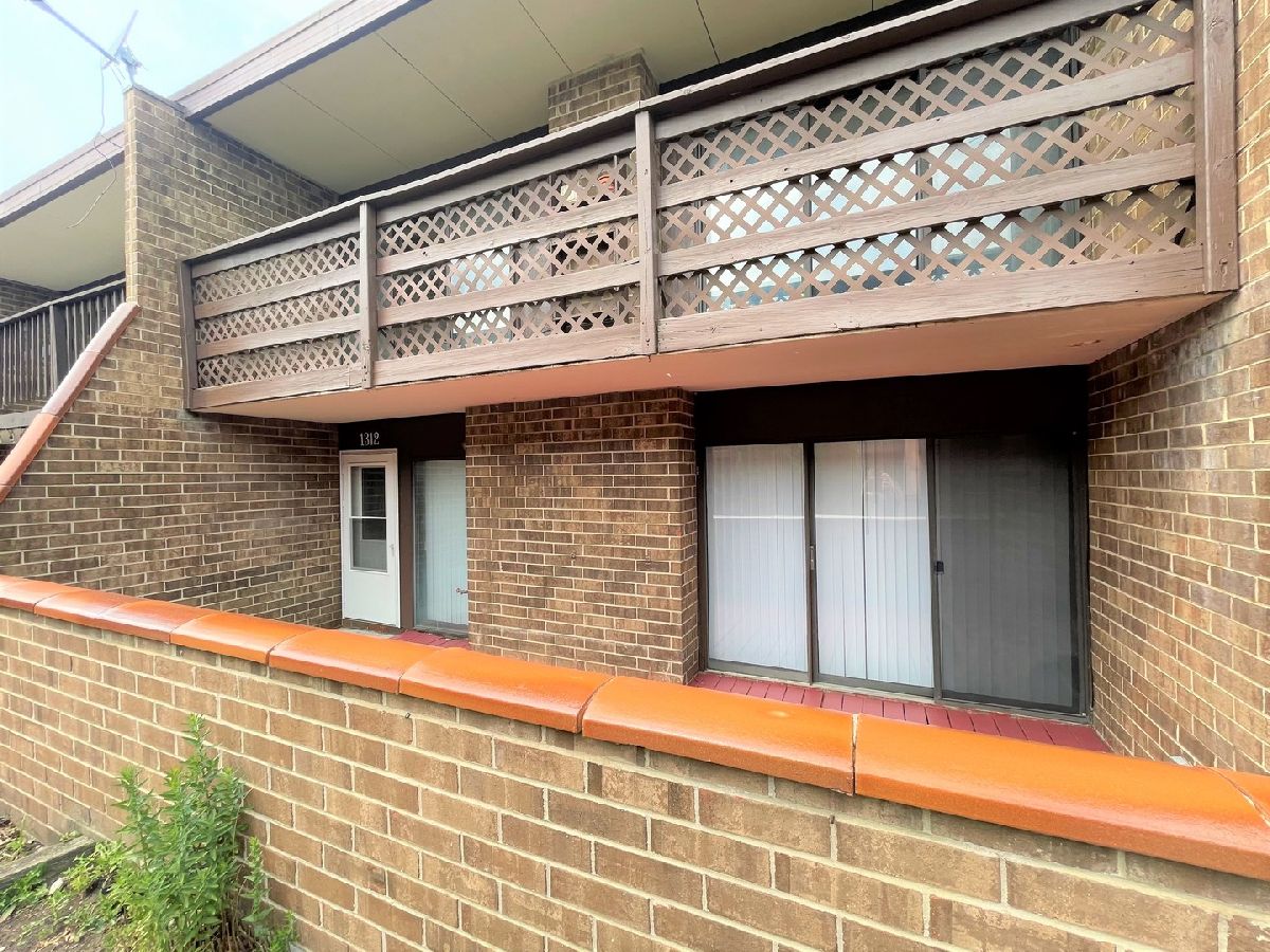 Condos & Townhomes Sold Kennington Square Elgin Illinois, 1312 Kenneth