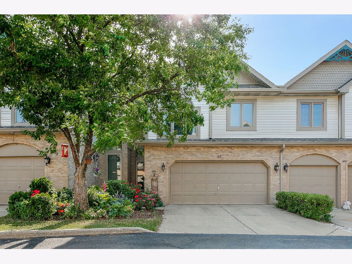 Condos & Townhomes Sold First Street Square Itasca Illinois, 122 Schiller