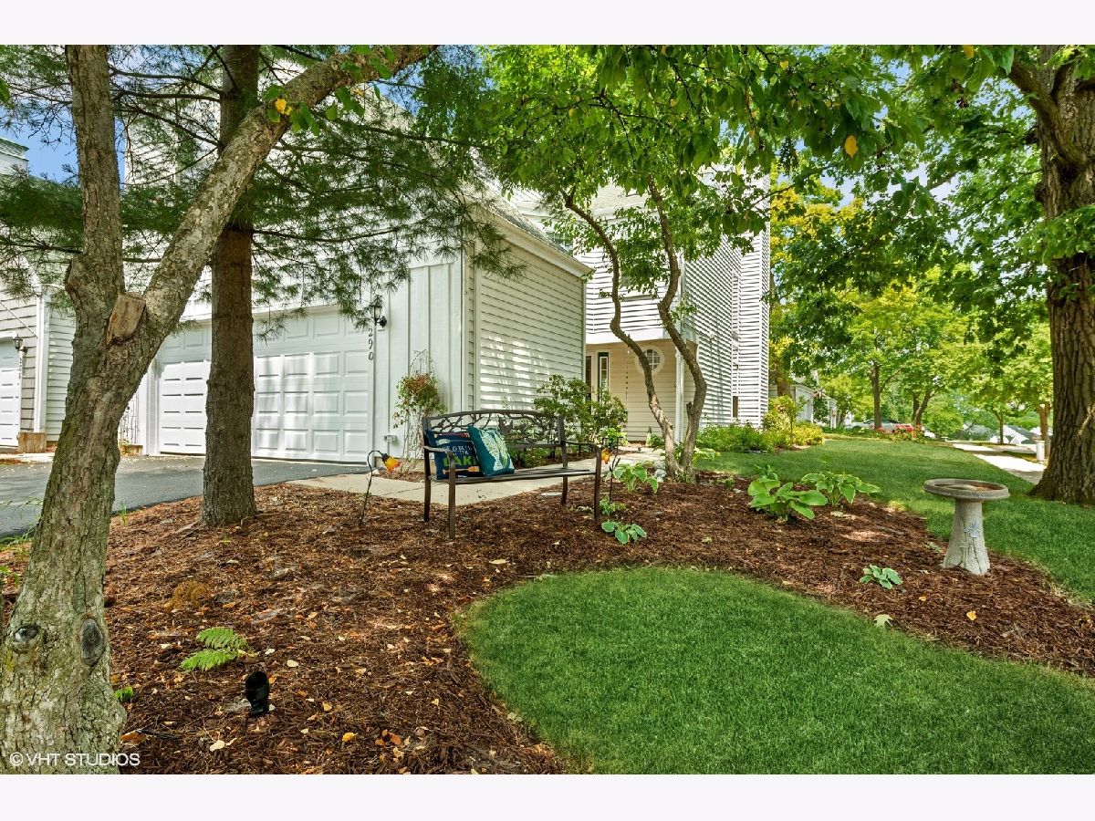 Townhomes & Condos & Homes Sold Lakepointe Wauconda Illinois, 290 Oak Bluff