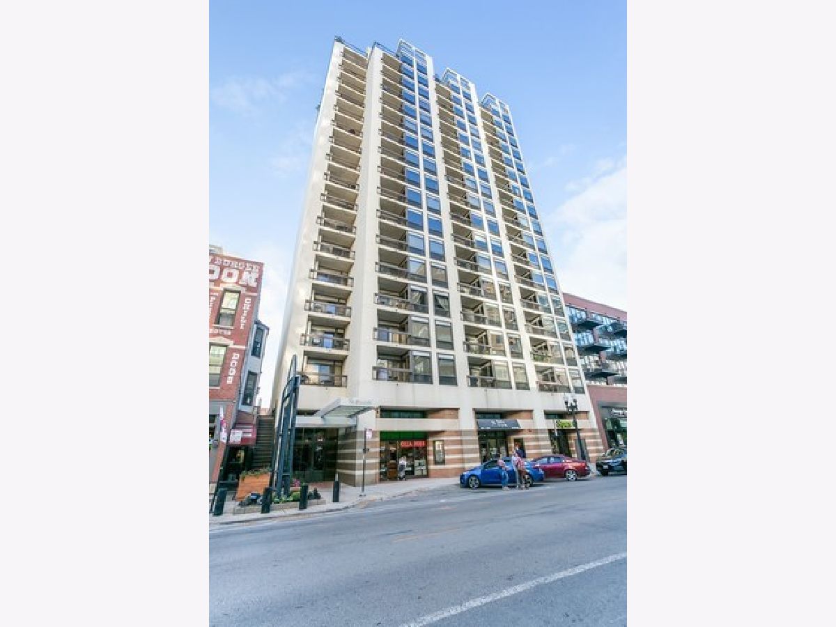 Condominiums Rented Neapolitan Chicago Illinois, 1212 Wells