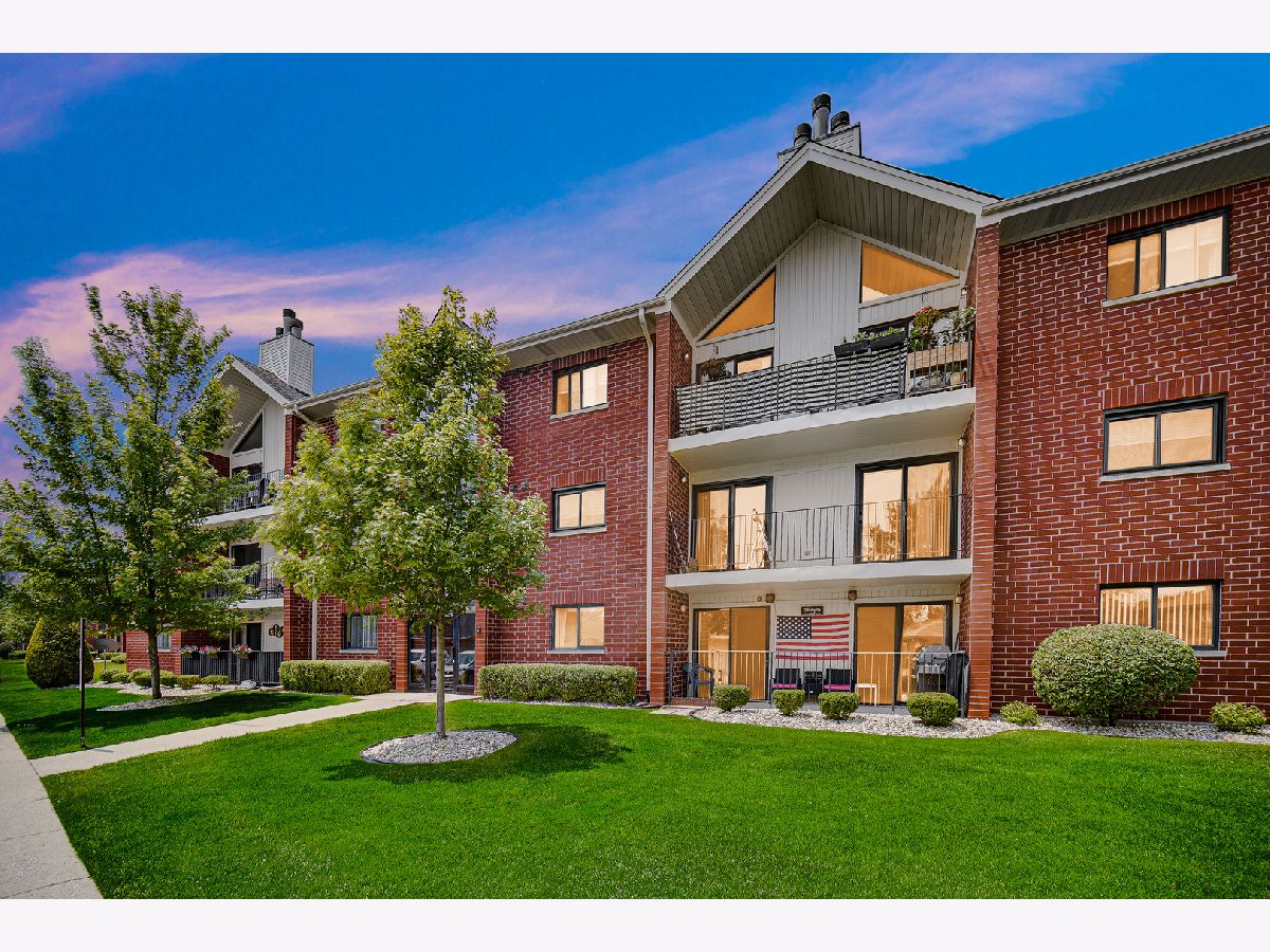 Condominiums Sold Hamilton Hills Tinley Park Illinois, 18112 Rita