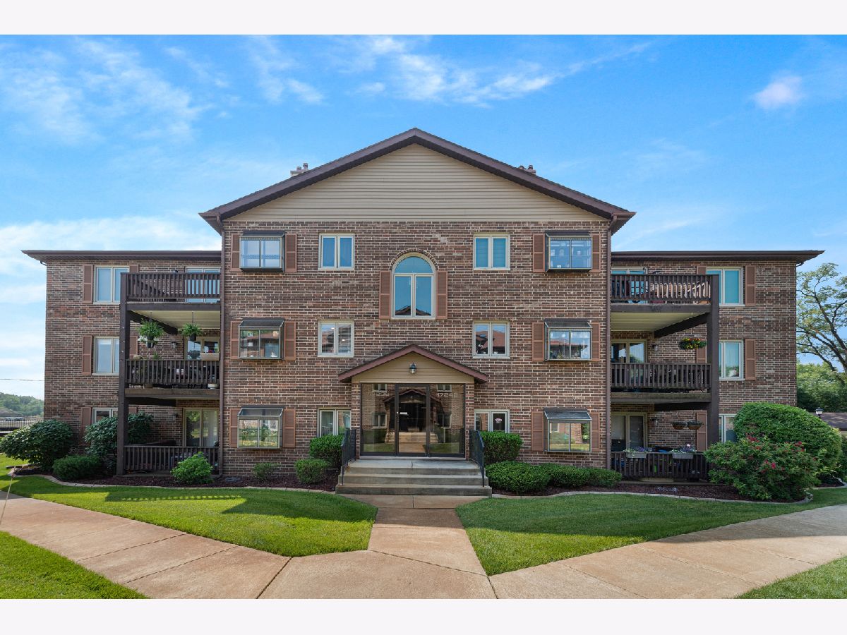 Condominiums Sold Ridgepointe Woods Tinley Park Illinois, 17236 Ridgeland