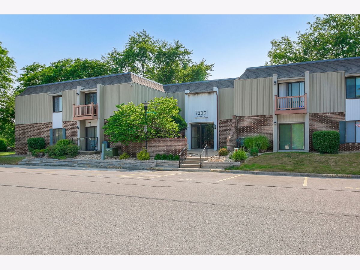 Condominiums & Homes Rented Farmingdale North Downers Grove Illinois, 7300 Fairview