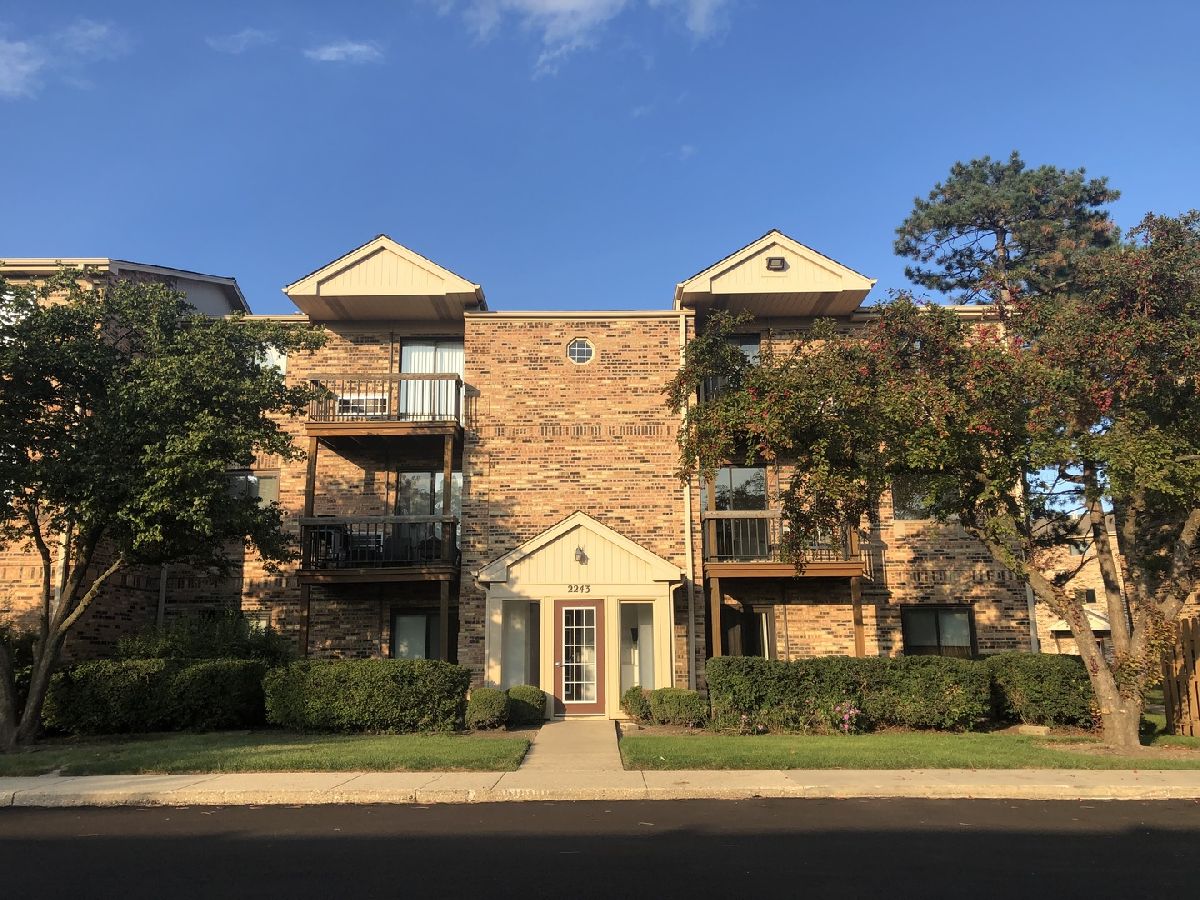 Condominiums Sold Rosewood Arlington Heights Illinois, 2243 Nichols