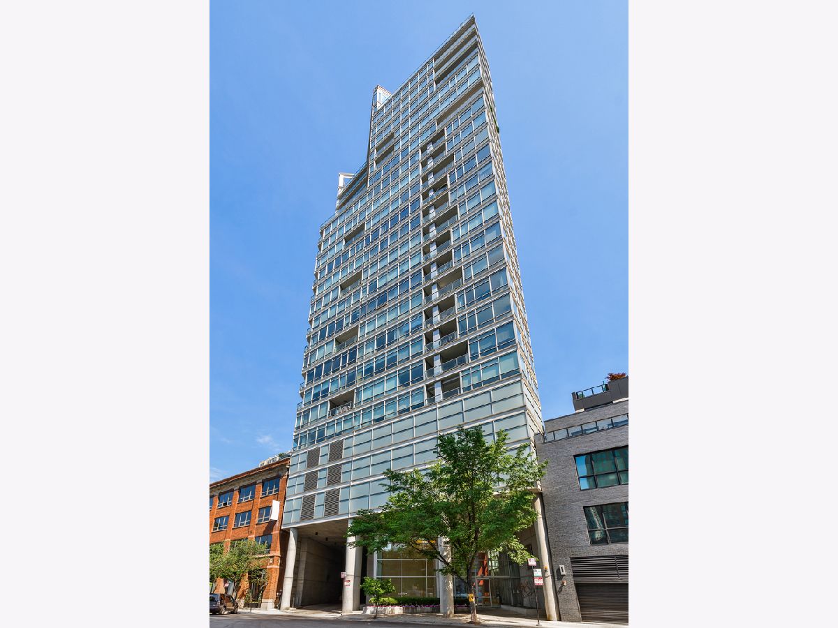 Condominiums Rented Erie On The Park Chicago Illinois, 510 Erie