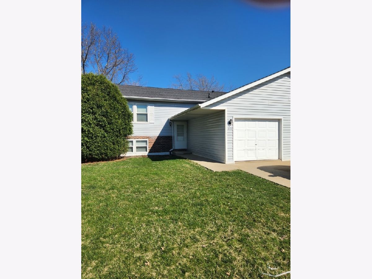Townhomes Rented Quail Creek Grayslake Illinois, 645 Ziegler