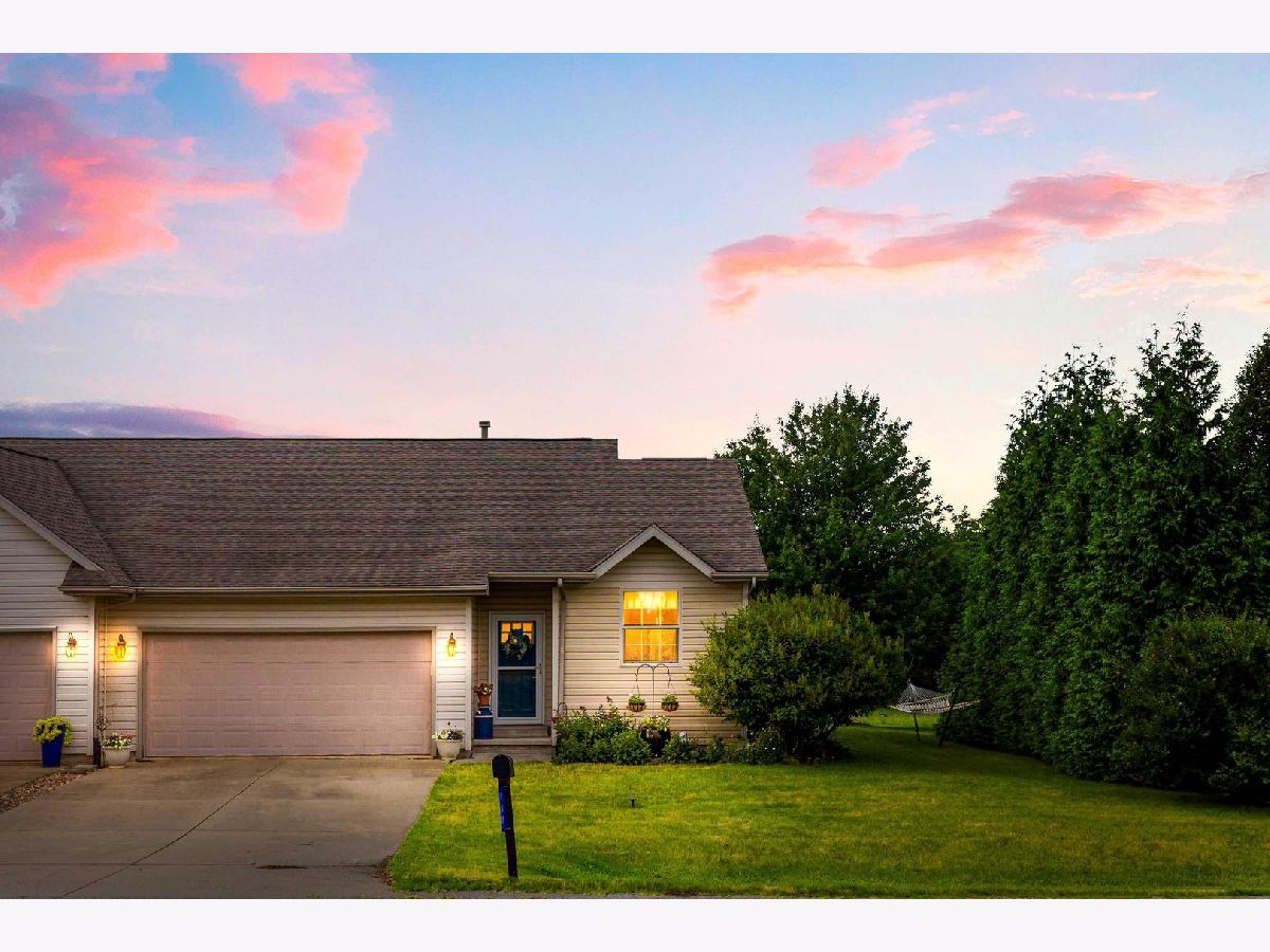 Homes & Condos & Townhomes Sold Mallard Point Downs Illinois, 107 Labrador