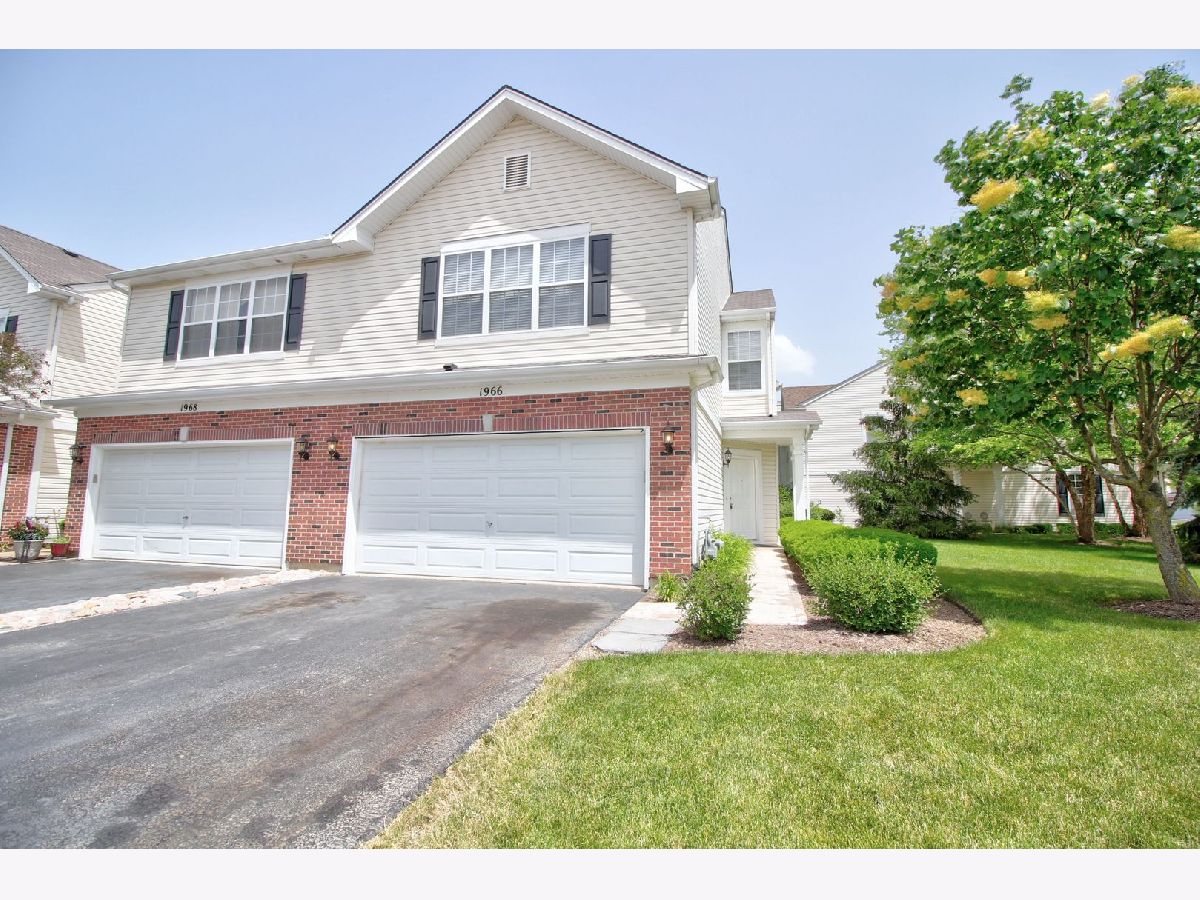 Townhomes & Condos & Homes Rented The Pointe At Fieldstone Romeoville Illinois, 1966 Crestview