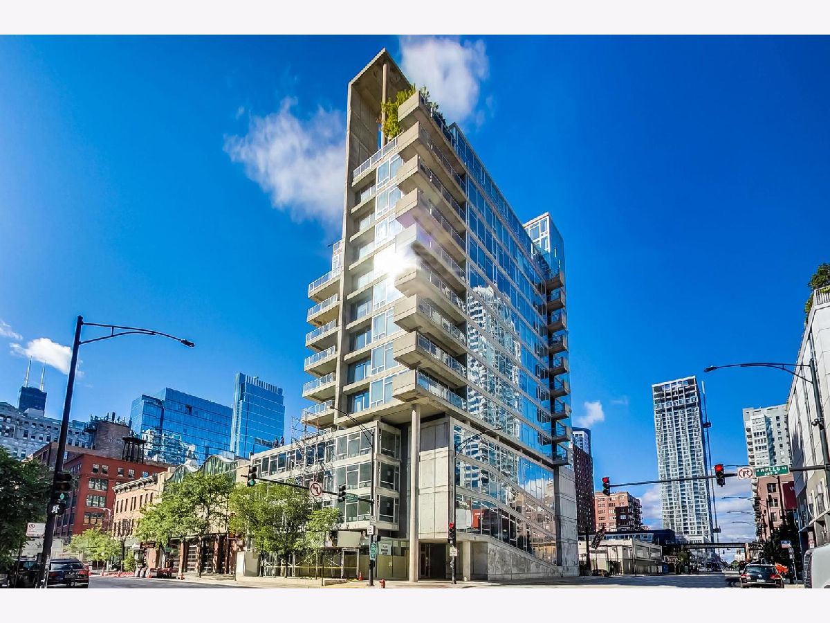 Condominiums Sold Contemporaine Chicago Illinois, 201 Grand