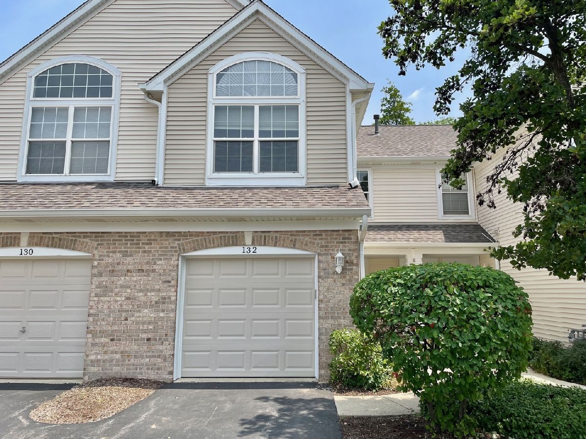 Townhomes Rented Autumn Lakes Aurora Illinois, 132 Hidden Pond