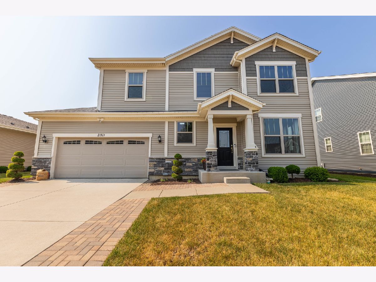 Homes Rented Stone Bluff Romeoville Illinois, 2011 Helen