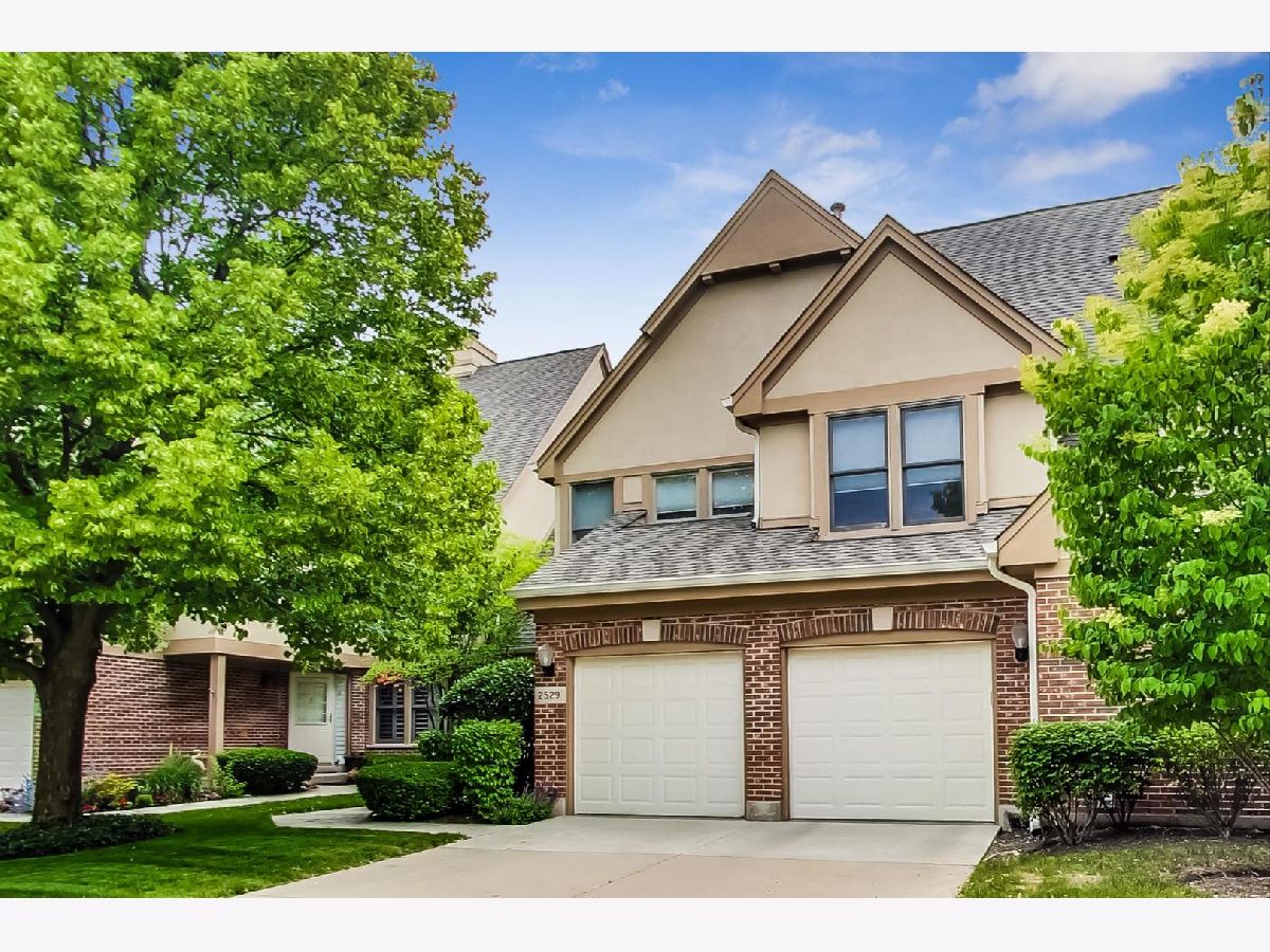 Townhomes & Homes Sold Cotswold Northbrook Illinois, 2529 Windrush