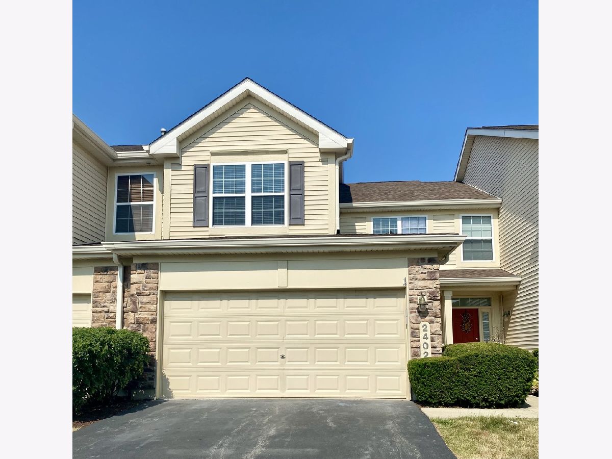 Townhomes & Homes Rented Georgetown Commons Aurora Illinois, 2402 Georgetown