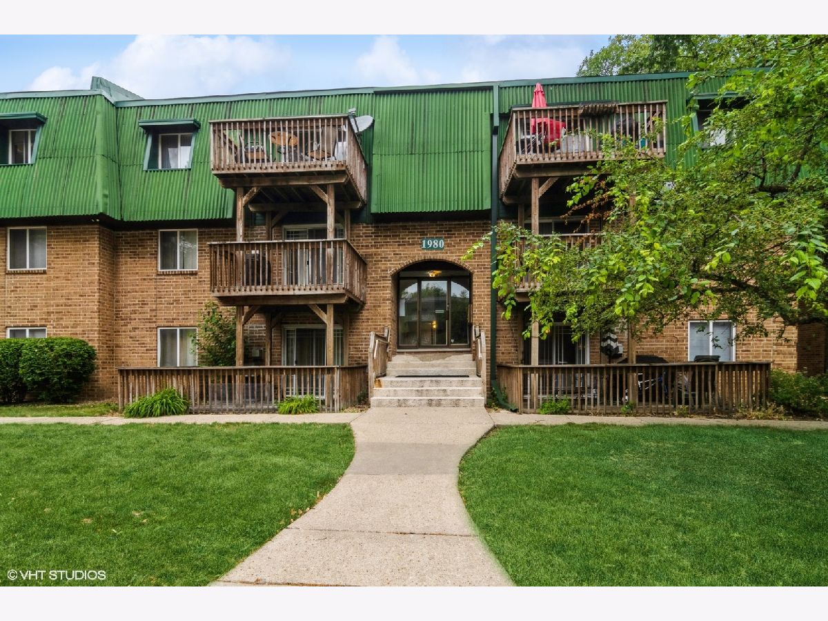 Condominiums Sold Walden Woods Aurora Illinois, 1980 Tall Oaks
