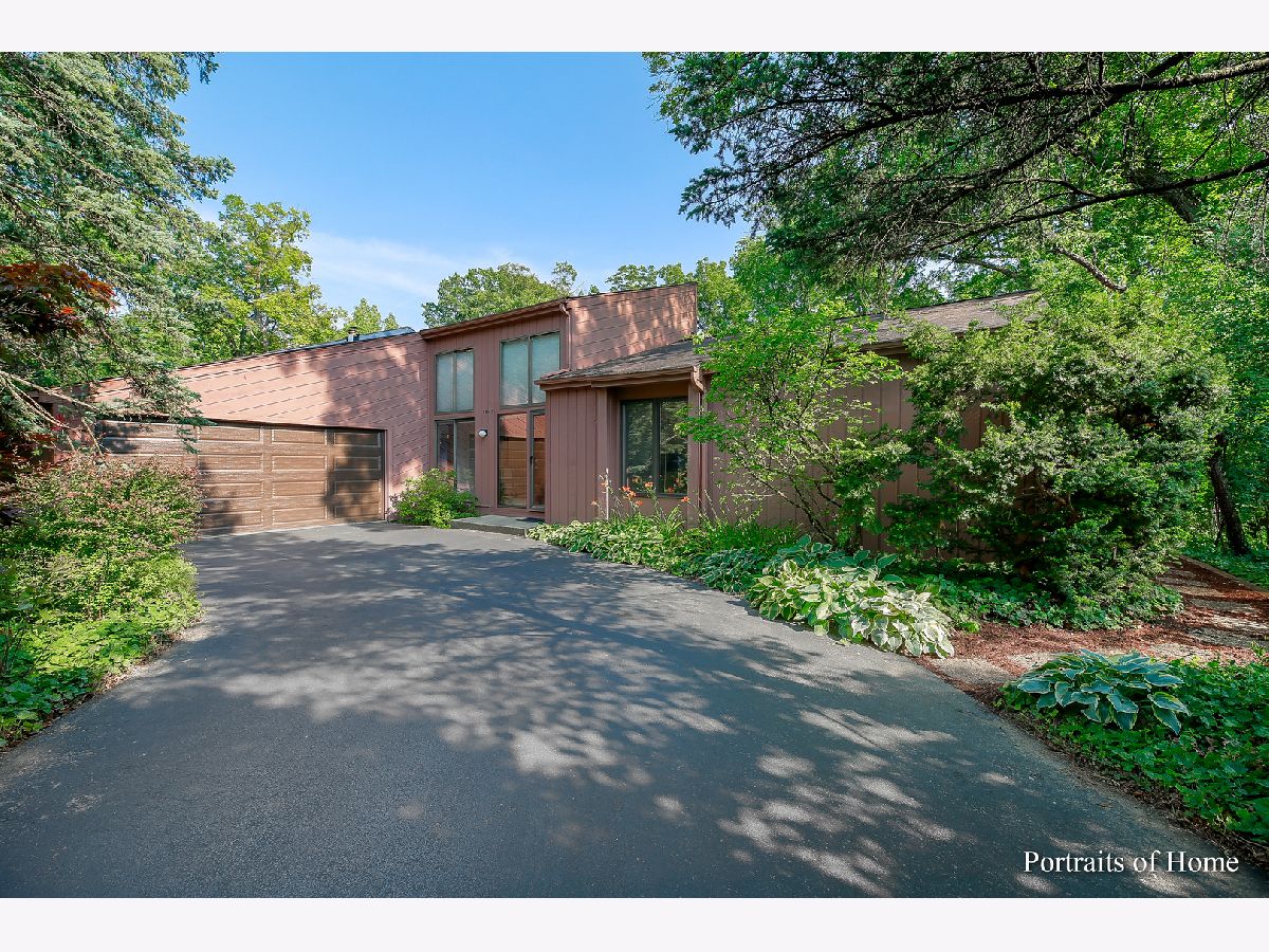 Homes Sold Mending Wall Woodridge Illinois, 2965 Two Paths