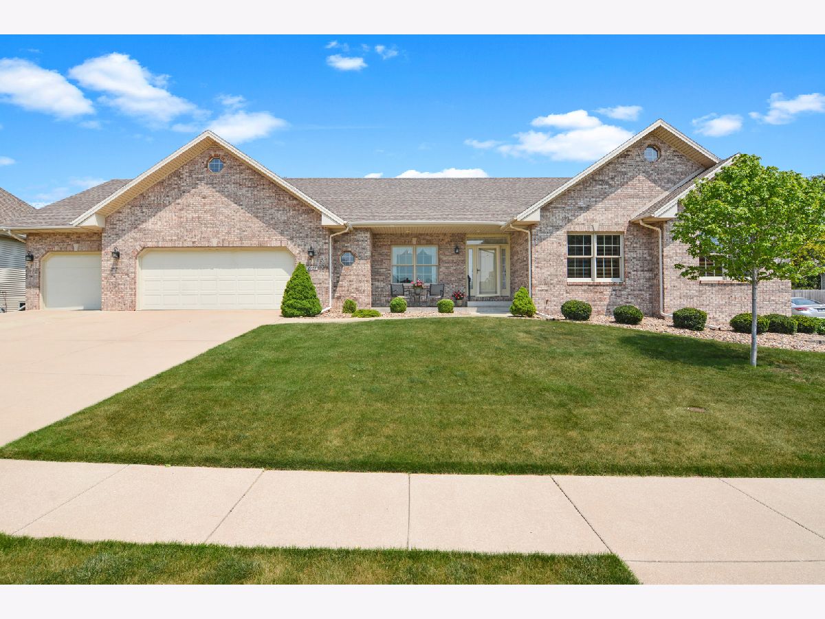 Homes & Condos & Townhomes Sold Summerfield Bloomington Illinois, 2101 Jessamine