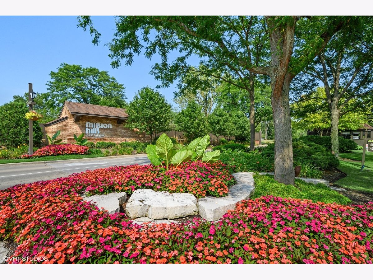Mission Hills Northbrook IL, Condos & Townhomes & Homes For Sale & For