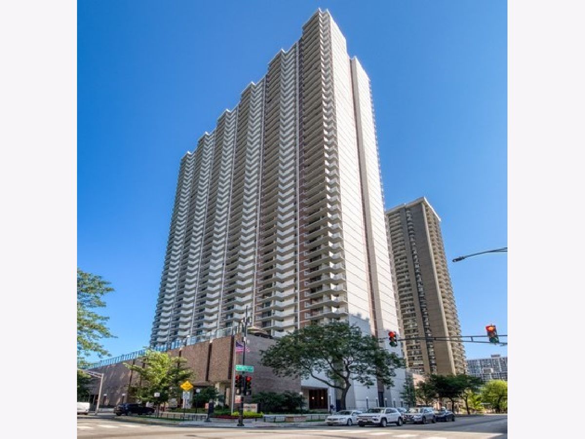 Condominiums Rented Malibu East Chicago Illinois, 6033 Sheridan