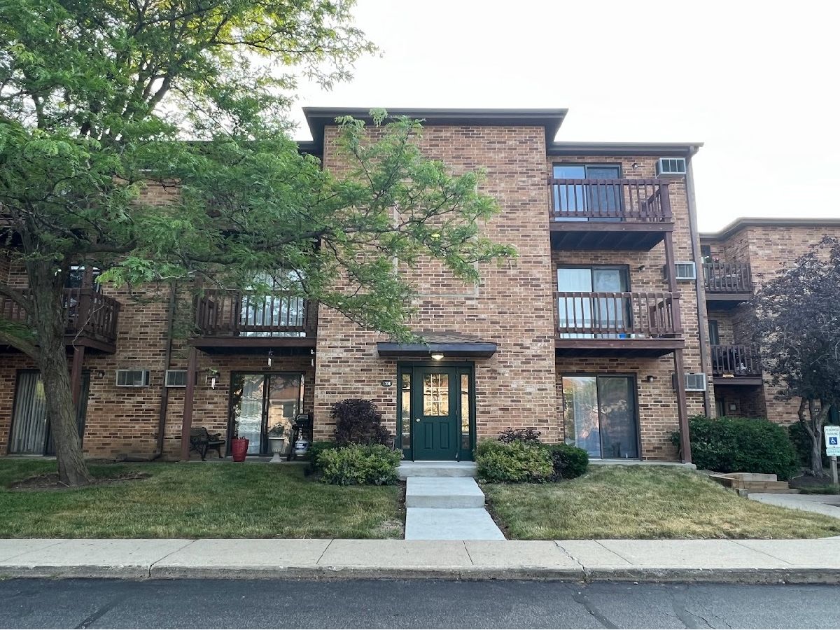 Condominiums Sold Windsor Court Palatine Illinois, 1308 Geneva