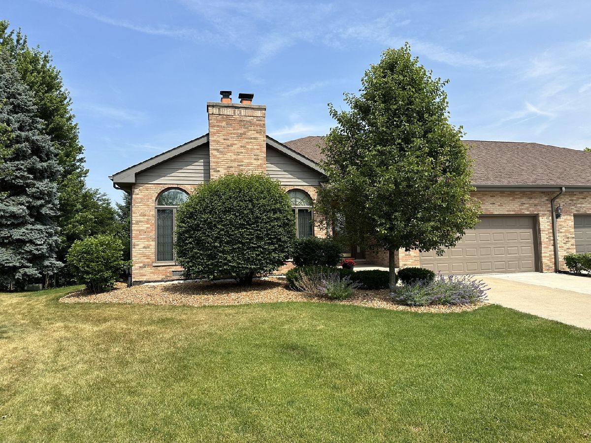 Townhomes Sold Hunt Club Estates Frankfort Illinois, 9342 Fox Run