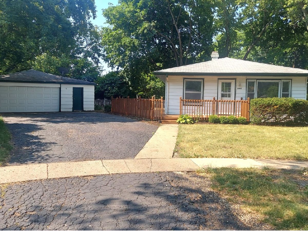 Homes & Condos & Townhomes Sold Hanover Gardens Hanover Park Illinois, 1995 Evergreen